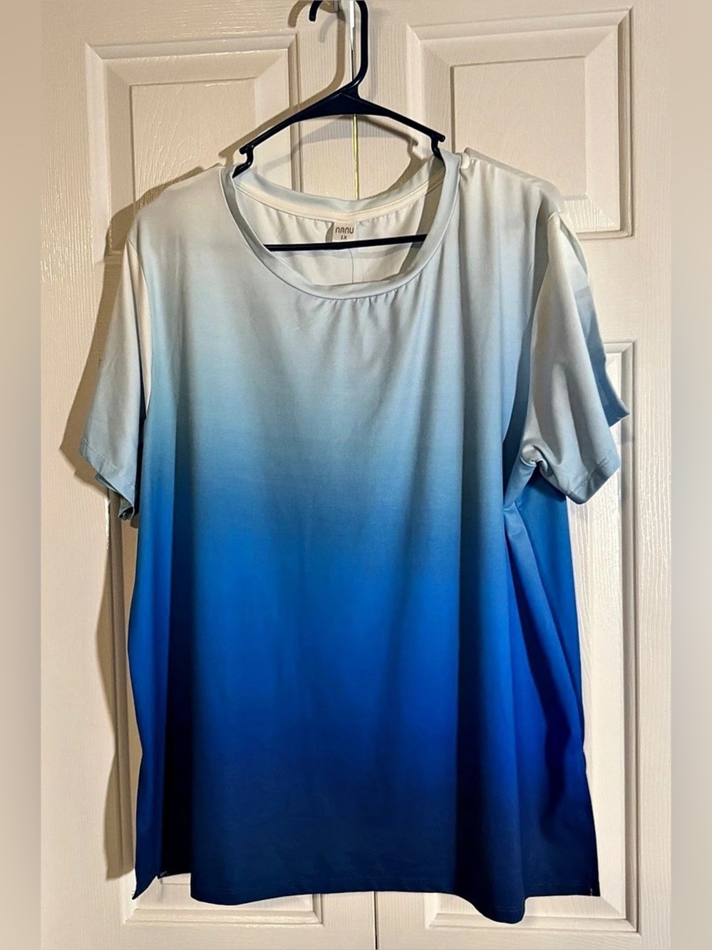 Nanu Ombre Short Sleeve Tee in Blue & White